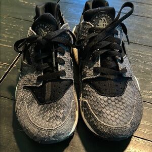 Nike Huarache Textured Black and Gray Sneakers